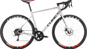 Vélo route Cube 2019 Attain Pro Disc white´n´red